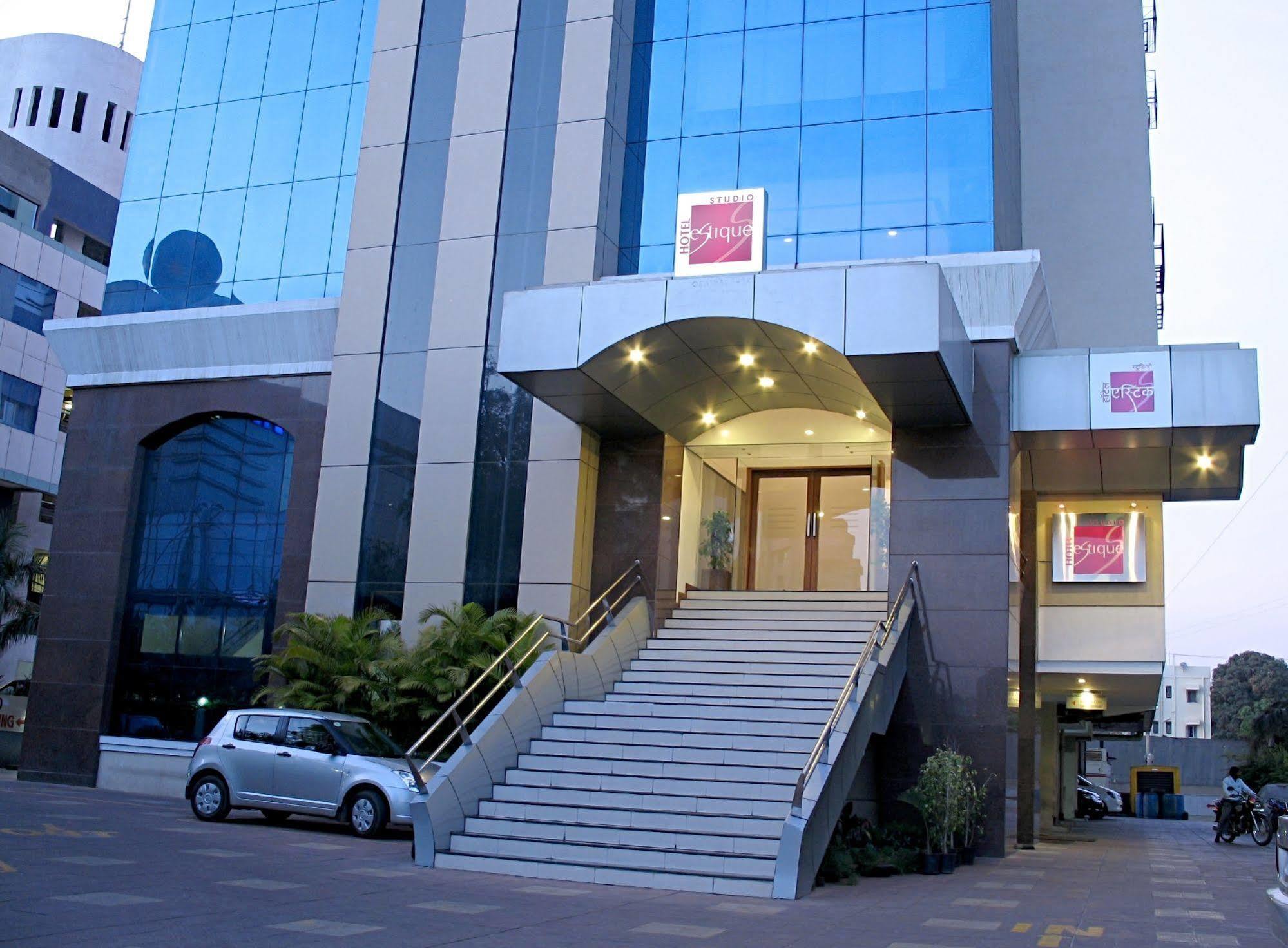 Hotel Studio Estique Pune Exterior foto